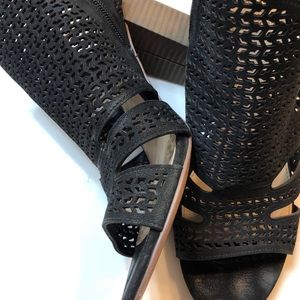Black Vince Camuto heels size 9